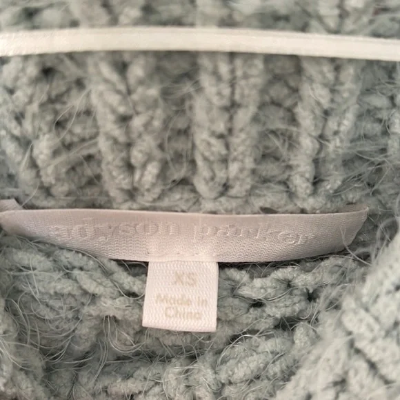 Mint green sweater 🌊 - Picture 5 of 7